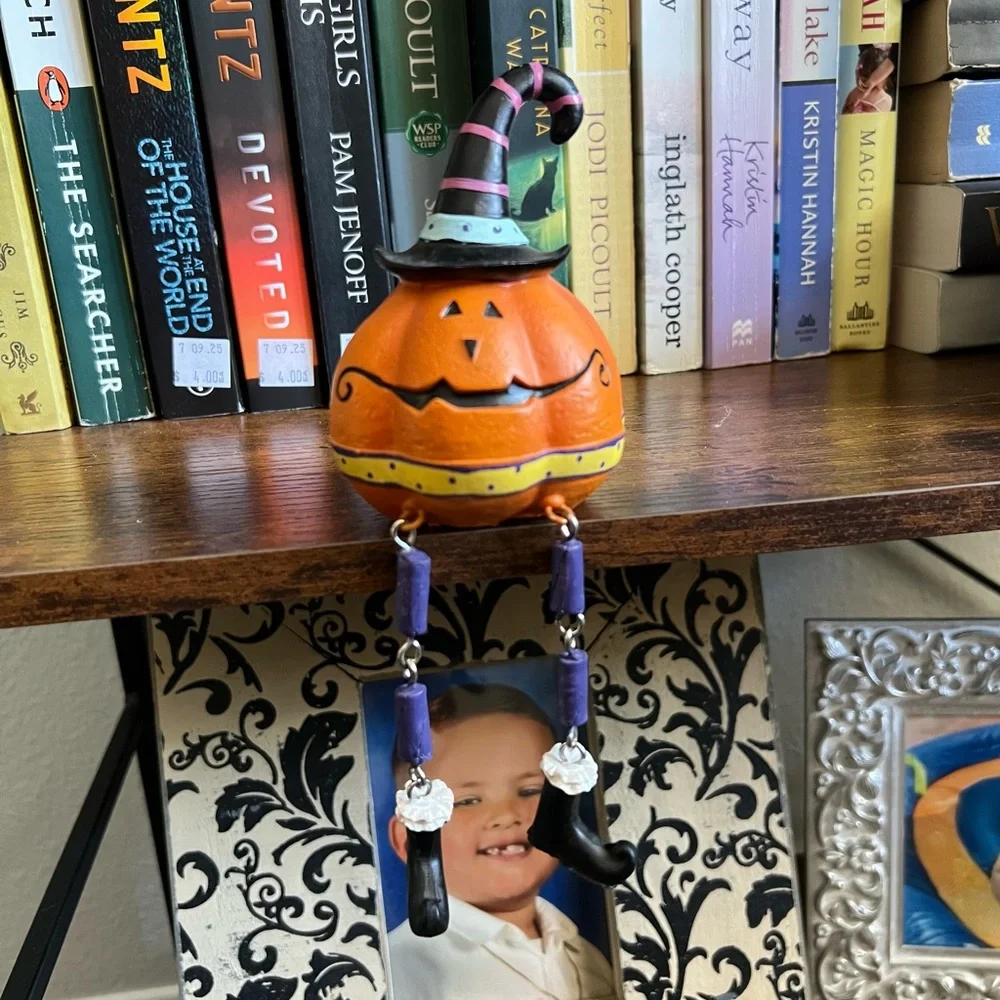 Anthropomorphic Pumpkin Shelf Sitter